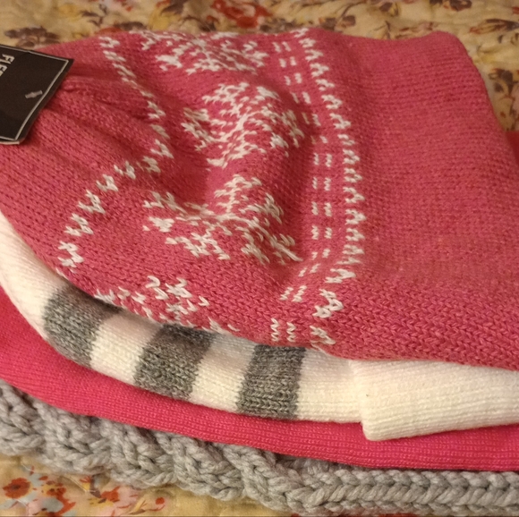 (4) PC Women's Beanie & Pom Pom Variety - Picture 14 of 16